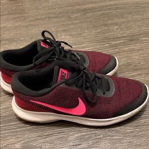 Nike Women's Black and Pink Sneakers